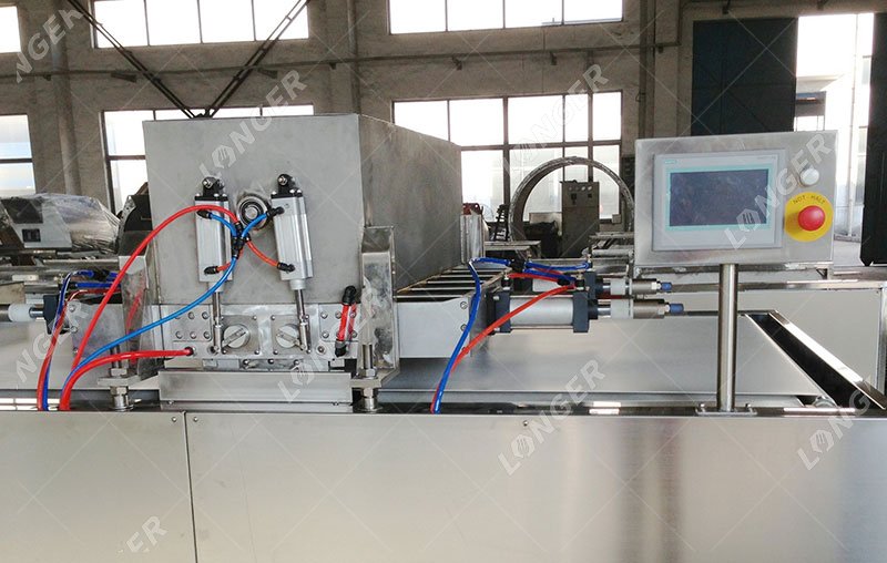 depositador de gotas de chocolate en fábrica